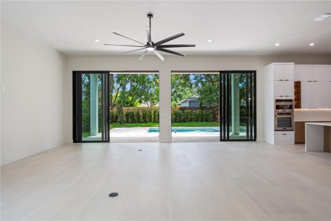 House in Orlando, Florida 3 bedrooms, 303.42 sq.m. № 2100208 - photo 14