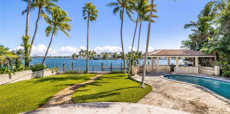 Casa en Miami Beach, Florida 4 dormitorios, 408.12 m2 № 1948292