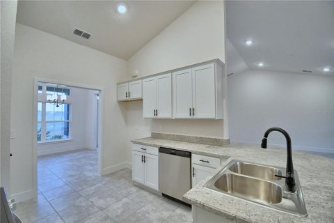 House in Auburndale, Florida 4 bedrooms, 201.51 sq.m. № 2215226 - photo 19