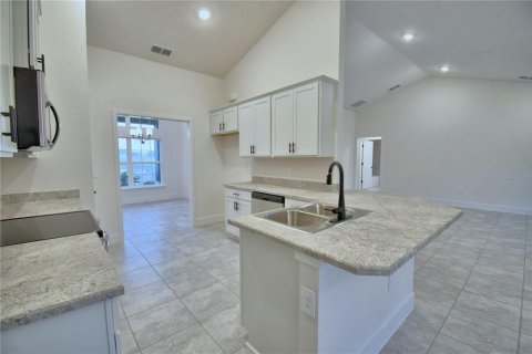 House in Auburndale, Florida 4 bedrooms, 201.51 sq.m. № 2215226 - photo 15