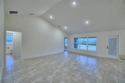 House in Auburndale, Florida 4 bedrooms, 201.51 sq.m. № 2215226 - photo 9
