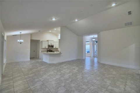 House in Auburndale, Florida 4 bedrooms, 201.51 sq.m. № 2215226 - photo 11