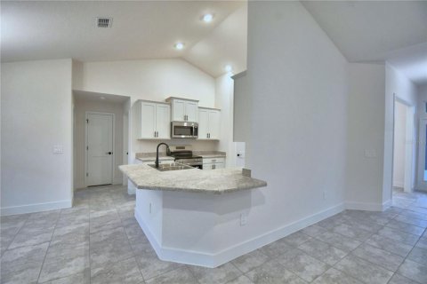 House in Auburndale, Florida 4 bedrooms, 201.51 sq.m. № 2215226 - photo 12