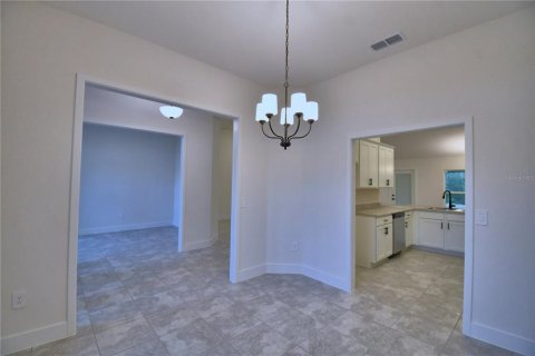 House in Auburndale, Florida 4 bedrooms, 201.51 sq.m. № 2215226 - photo 5