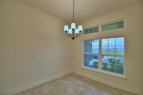 House in Auburndale, Florida 4 bedrooms, 201.51 sq.m. № 2215226 - photo 3