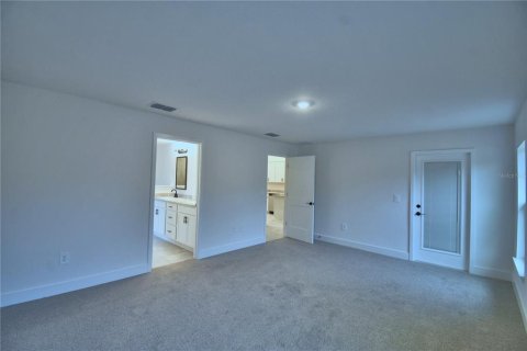 House in Auburndale, Florida 4 bedrooms, 201.51 sq.m. № 2215226 - photo 27