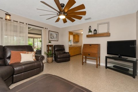 House in Thonotosassa, Florida 3 bedrooms, 127.09 sq.m. № 2231647 - photo 12