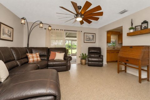 House in Thonotosassa, Florida 3 bedrooms, 127.09 sq.m. № 2231647 - photo 11