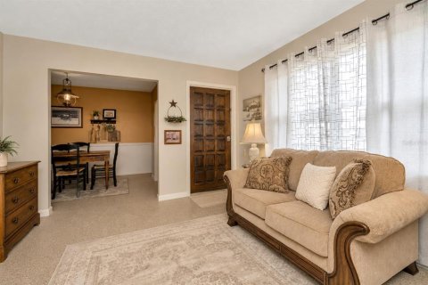 House in Thonotosassa, Florida 3 bedrooms, 127.09 sq.m. № 2231647 - photo 4