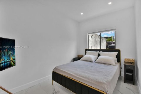 House in Miami, Florida 4 bedrooms, 152.27 sq.m. № 1711904 - photo 24