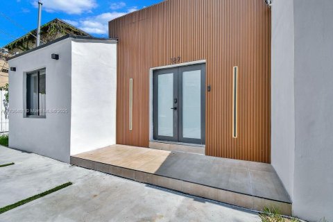 House in Miami, Florida 4 bedrooms, 152.27 sq.m. № 1711904 - photo 3