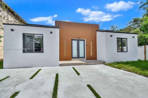 House in Miami, Florida 4 bedrooms, 152.27 sq.m. № 1711904 - photo 1