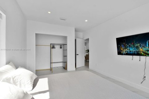 House in Miami, Florida 4 bedrooms, 152.27 sq.m. № 1711904 - photo 21