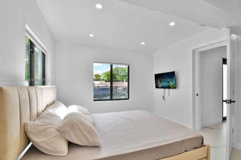 House in Miami, Florida 4 bedrooms, 152.27 sq.m. № 1711904 - photo 28
