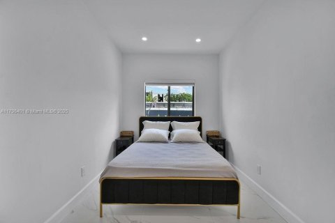 House in Miami, Florida 4 bedrooms, 152.27 sq.m. № 1711904 - photo 18