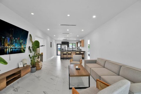 House in Miami, Florida 4 bedrooms, 152.27 sq.m. № 1711904 - photo 12