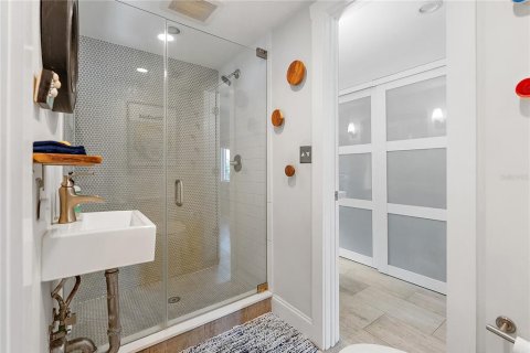 House in Saint Petersburg, Florida 3 bedrooms, 138.33 sq.m. № 1840267 - photo 23