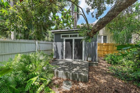 House in Saint Petersburg, Florida 3 bedrooms, 138.33 sq.m. № 1840267 - photo 7