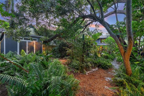 House in Saint Petersburg, Florida 3 bedrooms, 138.33 sq.m. № 1840267 - photo 8