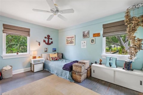House in Saint Petersburg, Florida 3 bedrooms, 138.33 sq.m. № 1840267 - photo 27