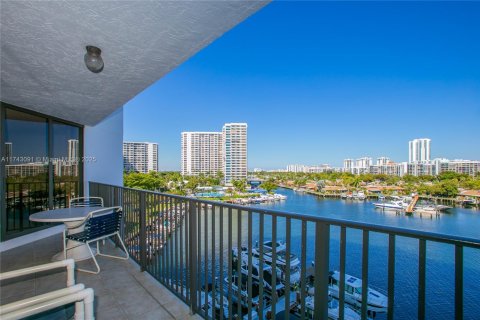 Condominio en venta en Hallandale Beach, Florida, 2 dormitorios, 147.81 m2 № 1494426 - foto 3