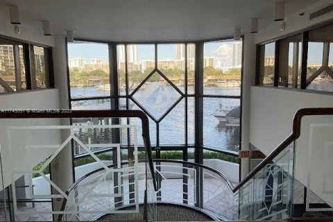Condominio en venta en Hallandale Beach, Florida, 2 dormitorios, 147.81 m2 № 1494426 - foto 13