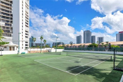 Condominio en venta en Hallandale Beach, Florida, 2 dormitorios, 147.81 m2 № 1494426 - foto 17