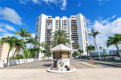 Condominio en venta en Hallandale Beach, Florida, 2 dormitorios, 147.81 m2 № 1494426 - foto 18