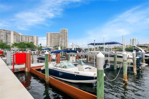 Condominio en venta en Hallandale Beach, Florida, 2 dormitorios, 147.81 m2 № 1494426 - foto 16