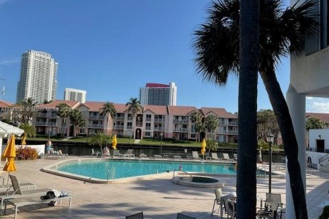 Condominio en venta en Hallandale Beach, Florida, 2 dormitorios, 147.81 m2 № 1494426 - foto 14