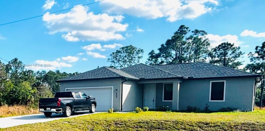 House in Lehigh Acres, Florida 3 bedrooms № 1731085