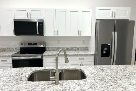 House in Lehigh Acres, Florida 3 bedrooms № 1731085 - photo 10