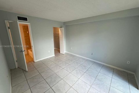 Copropriété à louer à Miami, Floride: 2 chambres, 83.43 m2 № 2000109 - photo 2