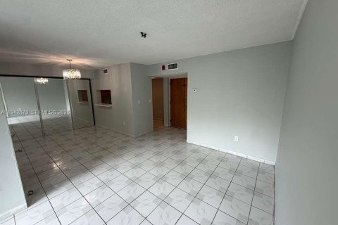 Copropriété à louer à Miami, Floride: 2 chambres, 83.43 m2 № 2000109 - photo 4