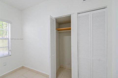 Casa en alquiler en Miami, Florida, 3 dormitorios, 124.49 m2 № 2048056 - foto 15