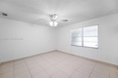 Casa en alquiler en Miami, Florida, 3 dormitorios, 124.49 m2 № 2048056 - foto 21