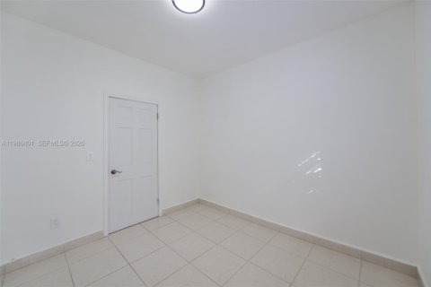 Casa en alquiler en Miami, Florida, 3 dormitorios, 124.49 m2 № 2048056 - foto 16
