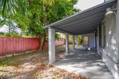 Casa en alquiler en Miami, Florida, 3 dormitorios, 124.49 m2 № 2048056 - foto 6