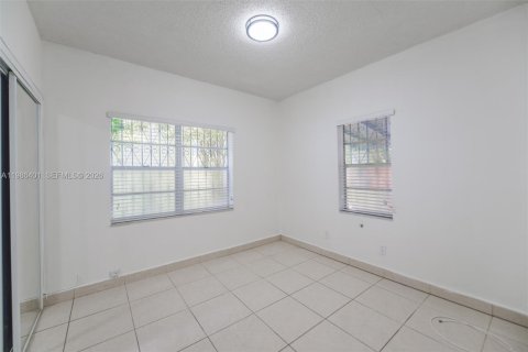Casa en alquiler en Miami, Florida, 3 dormitorios, 124.49 m2 № 2048056 - foto 14