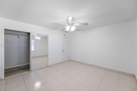 Casa en alquiler en Miami, Florida, 3 dormitorios, 124.49 m2 № 2048056 - foto 22