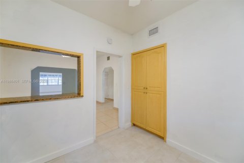 Casa en alquiler en Miami, Florida, 3 dormitorios, 124.49 m2 № 2048056 - foto 25