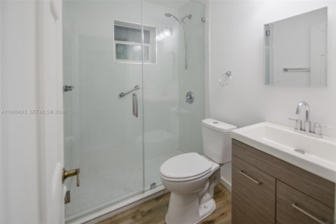 Casa en alquiler en Miami, Florida, 3 dormitorios, 124.49 m2 № 2048056 - foto 10