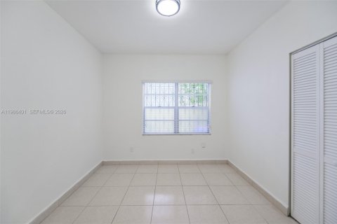 Casa en alquiler en Miami, Florida, 3 dormitorios, 124.49 m2 № 2048056 - foto 19