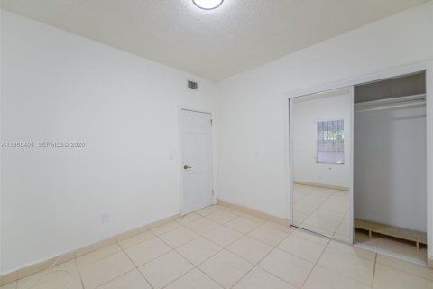 Casa en alquiler en Miami, Florida, 3 dormitorios, 124.49 m2 № 2048056 - foto 12