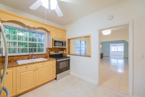 Casa en alquiler en Miami, Florida, 3 dormitorios, 124.49 m2 № 2048056 - foto 27