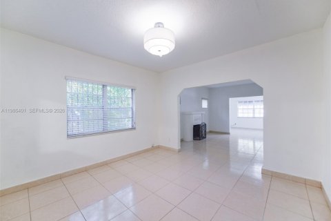 Casa en alquiler en Miami, Florida, 3 dormitorios, 124.49 m2 № 2048056 - foto 30