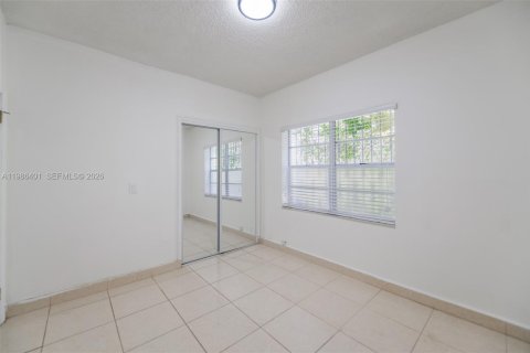 Casa en alquiler en Miami, Florida, 3 dormitorios, 124.49 m2 № 2048056 - foto 11