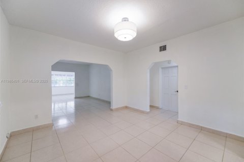 Casa en alquiler en Miami, Florida, 3 dormitorios, 124.49 m2 № 2048056 - foto 29