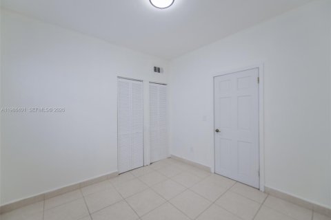 Casa en alquiler en Miami, Florida, 3 dormitorios, 124.49 m2 № 2048056 - foto 17