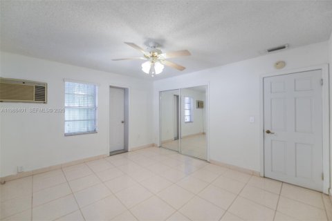 Casa en alquiler en Miami, Florida, 3 dormitorios, 124.49 m2 № 2048056 - foto 23